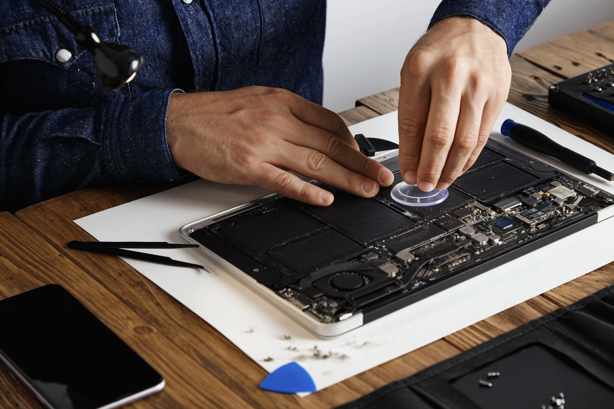 Laptop Repair Jobs: How Technicians Diagnose Complex Faults