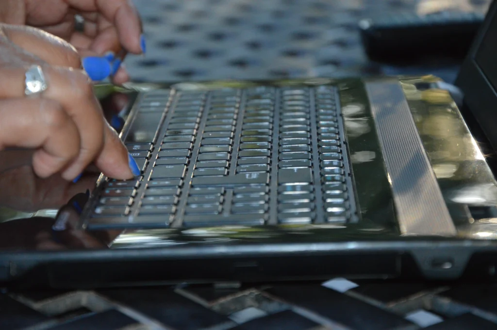 mail-in Gigabyte laptop hinge repair service secure packaging